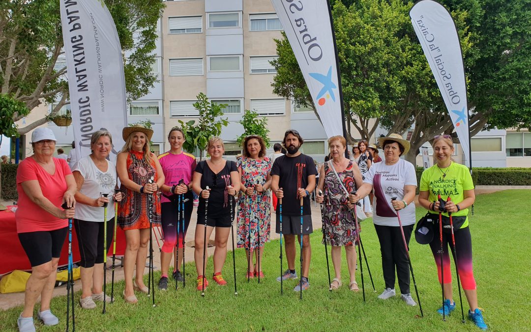 Activitat de Marxa Nòrdica a la residència Can Granada
